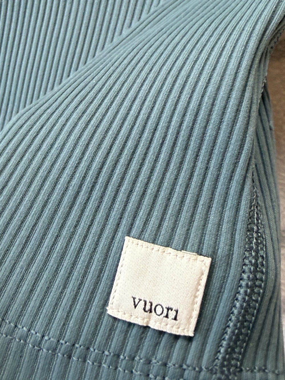 Vuori Rib Crop Tank Top - Picture 3 of 5